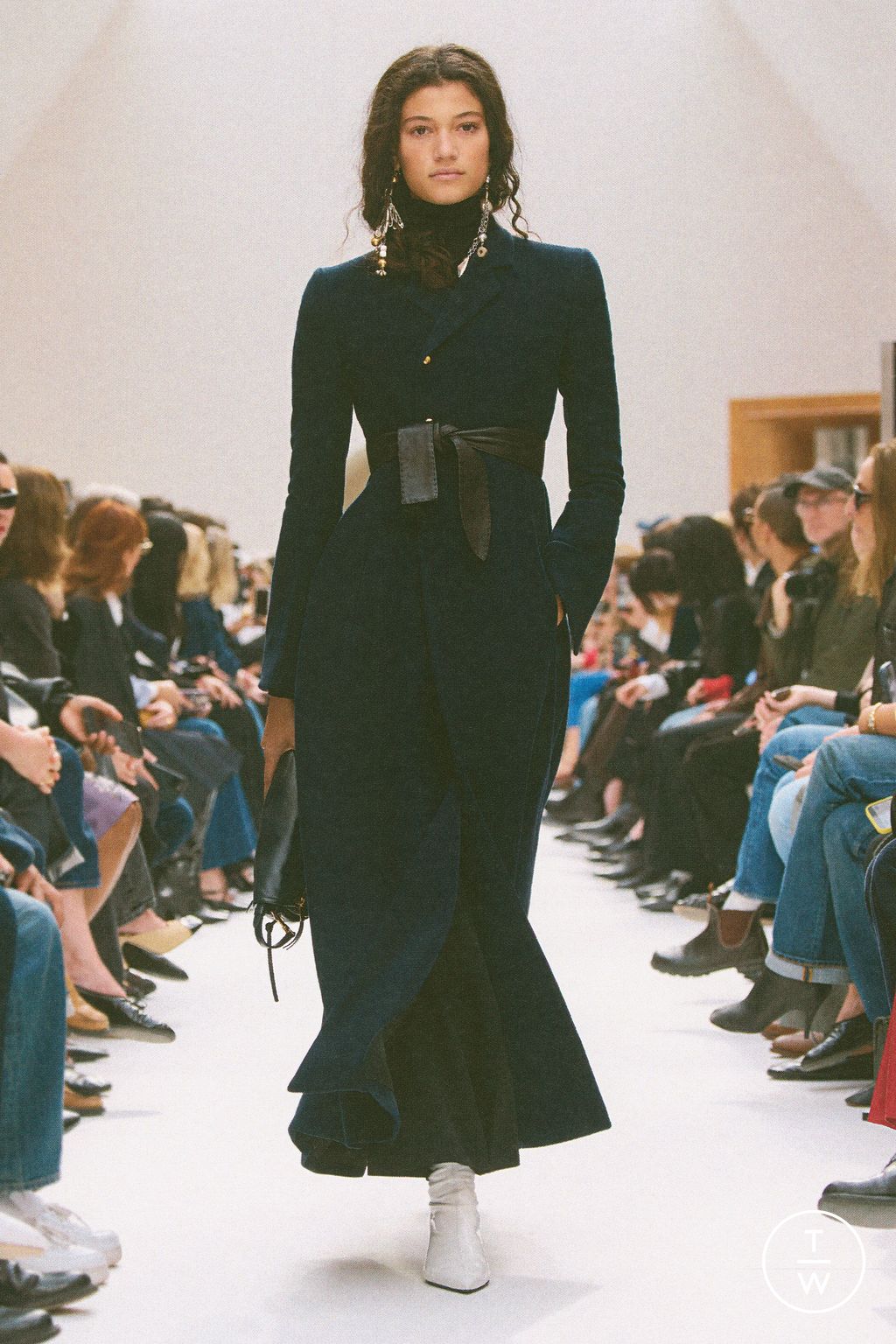 Fashion Week Paris Fall/Winter 2026 look 39 from the Celine collection womenswear