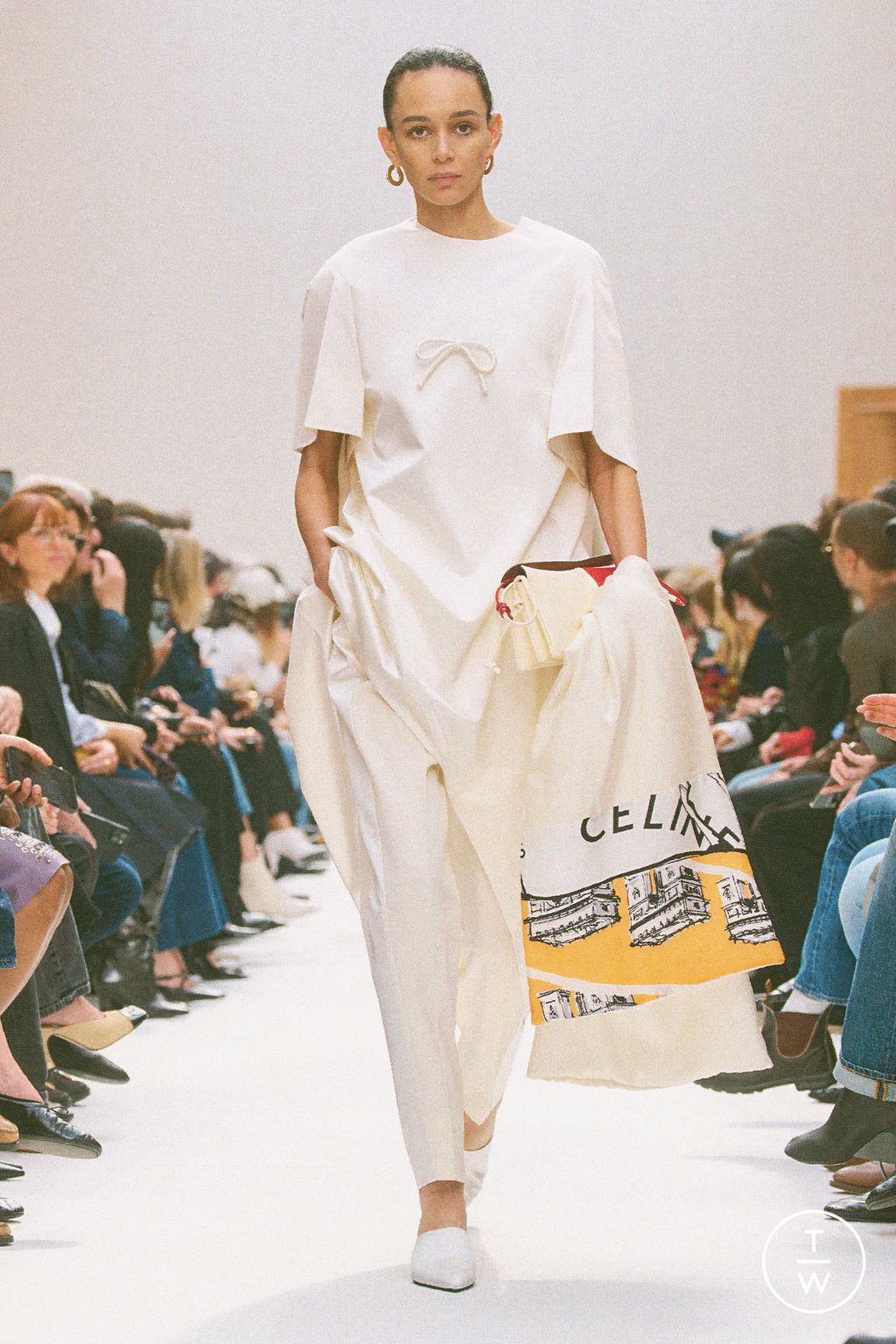 Fashion Week Paris Fall/Winter 2026 look 40 from the Celine collection womenswear