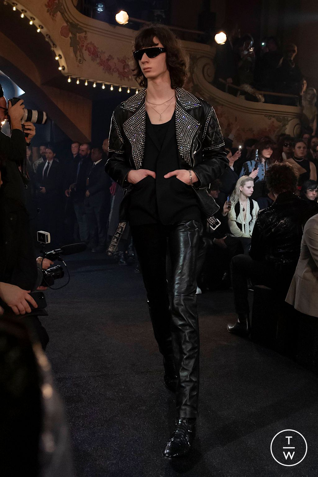 Fashion Week Paris Fall/Winter 2023 look 1 de la collection Celine menswear