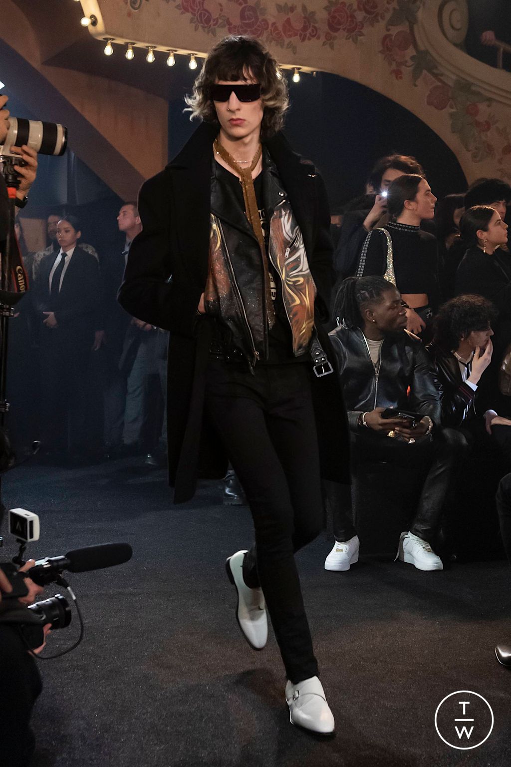 Fashion Week Paris Fall/Winter 2023 look 16 de la collection Celine menswear