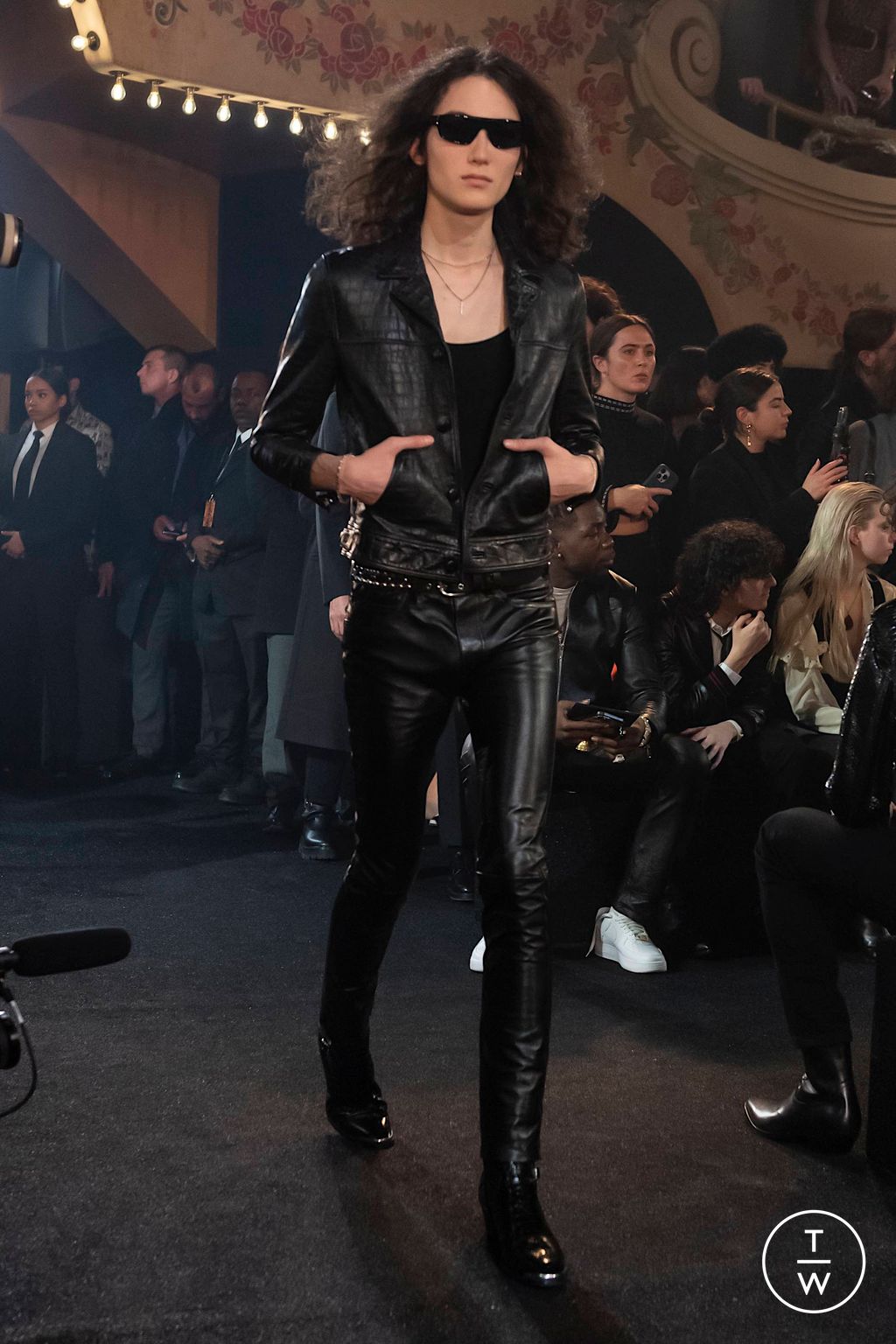 Fashion Week Paris Fall/Winter 2023 look 19 from the Celine collection menswear