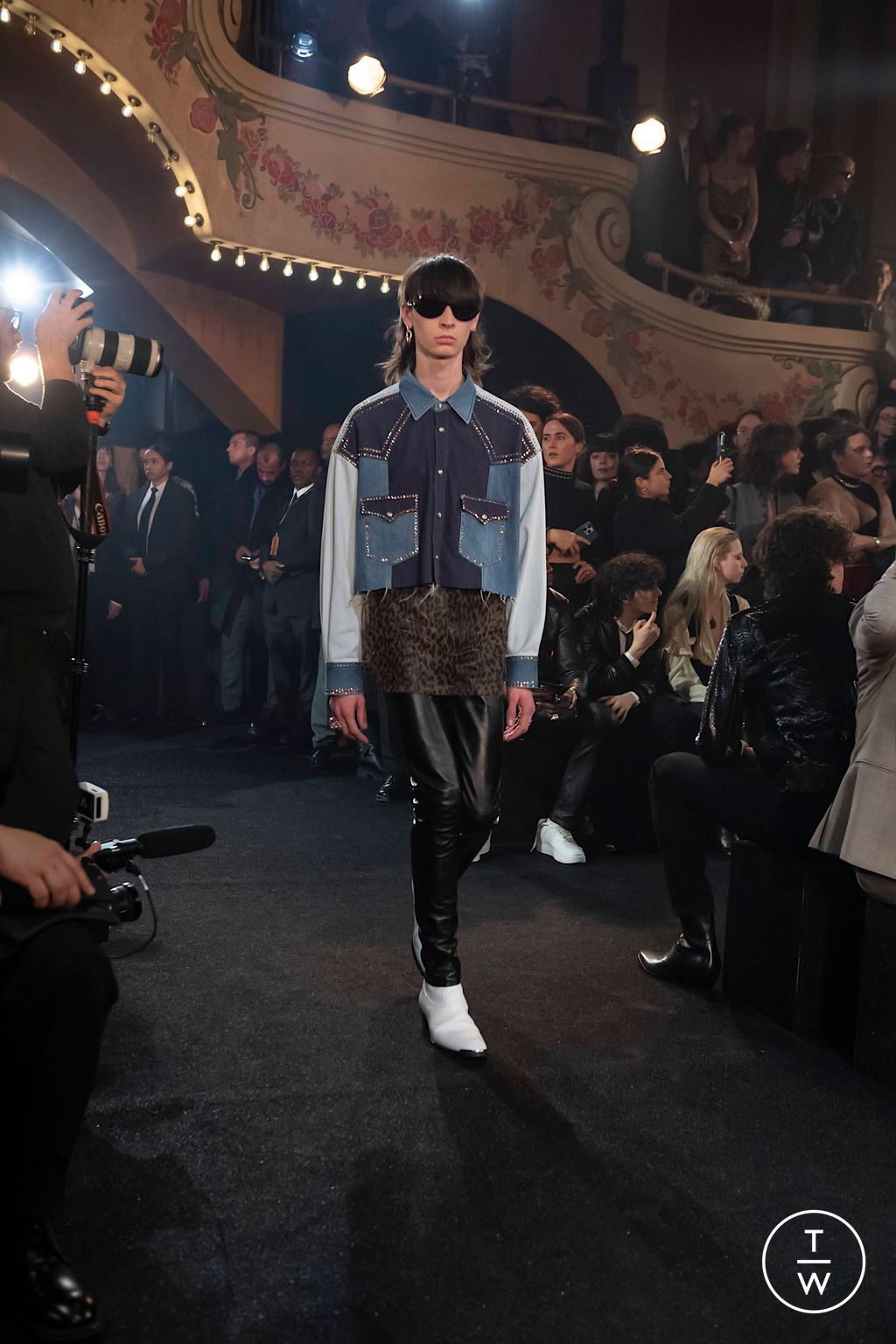 Fashion Week Paris Fall/Winter 2023 look 20 from the Celine collection menswear