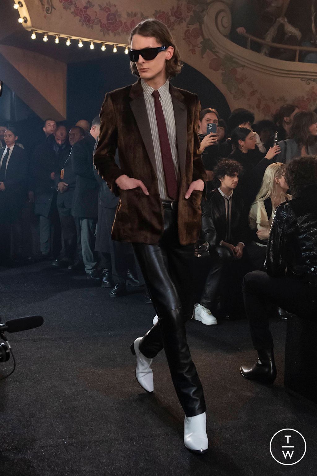 Fashion Week Paris Fall/Winter 2023 look 25 from the Celine collection menswear