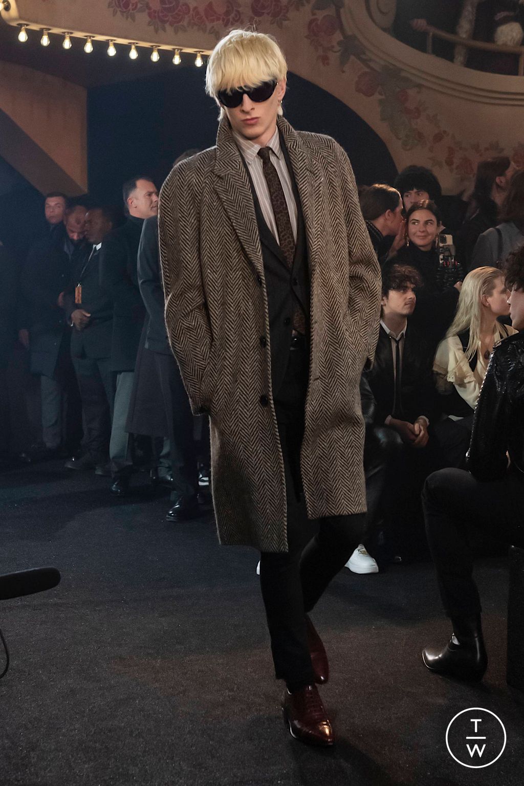 Fashion Week Paris Fall/Winter 2023 look 29 from the Celine collection 男装