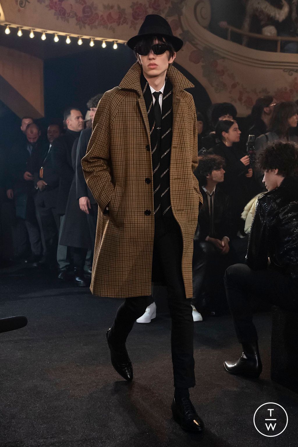 Fashion Week Paris Fall/Winter 2023 look 31 from the Celine collection 男装