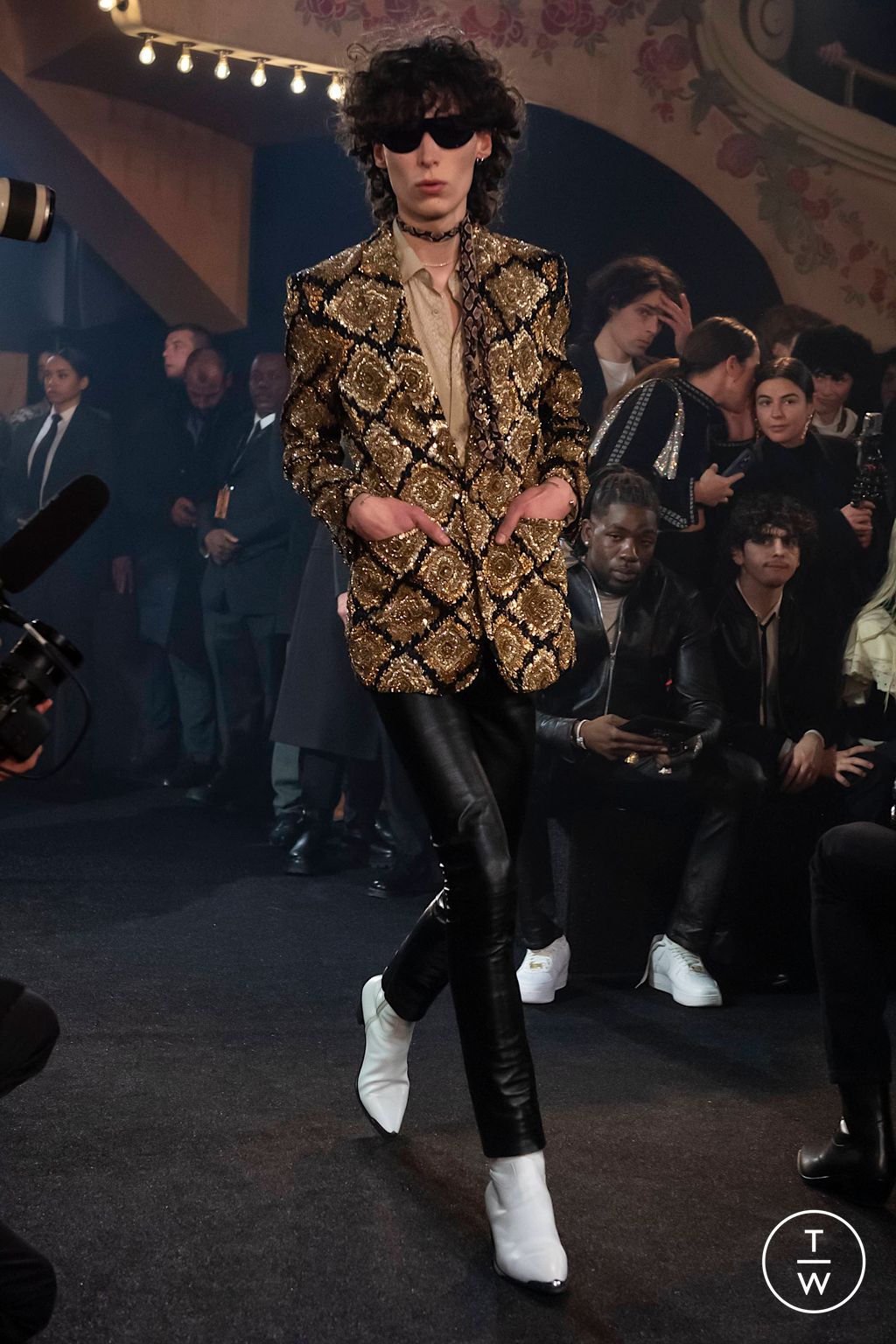 Fashion Week Paris Fall/Winter 2023 look 37 from the Celine collection menswear