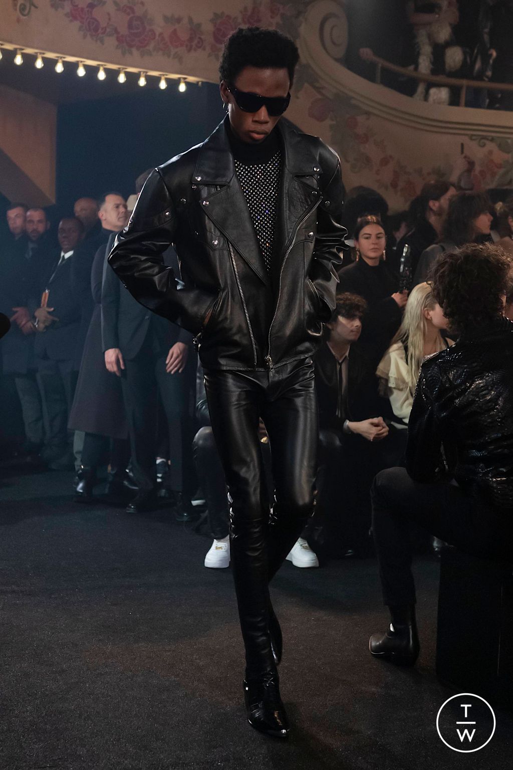 Fashion Week Paris Fall/Winter 2023 look 40 from the Celine collection menswear