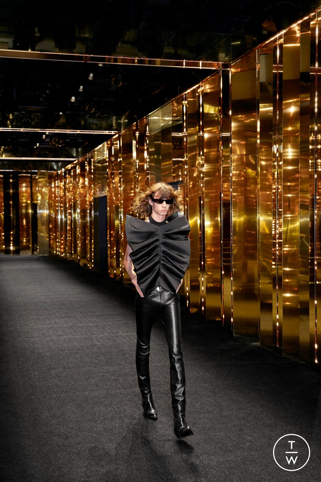 Fashion Week Paris Spring/Summer 2024 look 2 from the Celine collection 男装