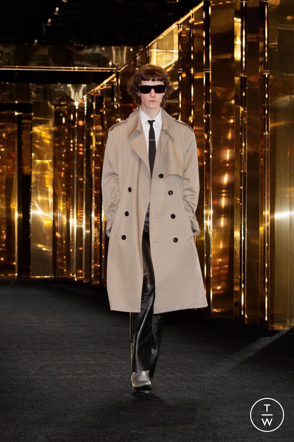 Fashion Week Paris Spring/Summer 2024 look 21 from the Celine collection 男装