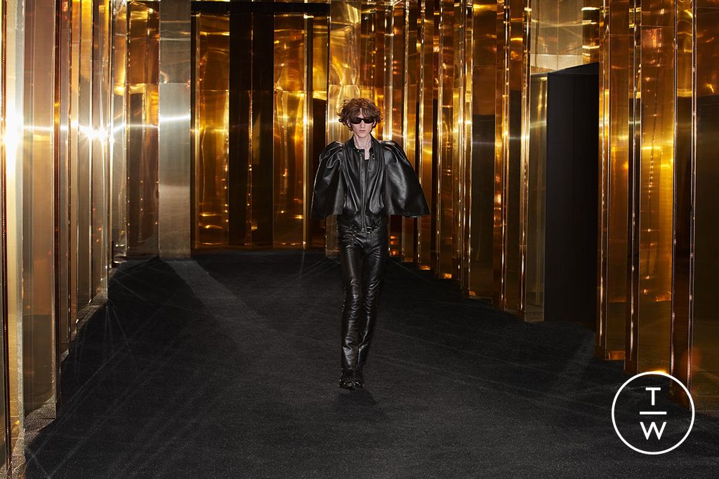 Fashion Week Paris Spring/Summer 2024 look 32 from the Celine collection 男装