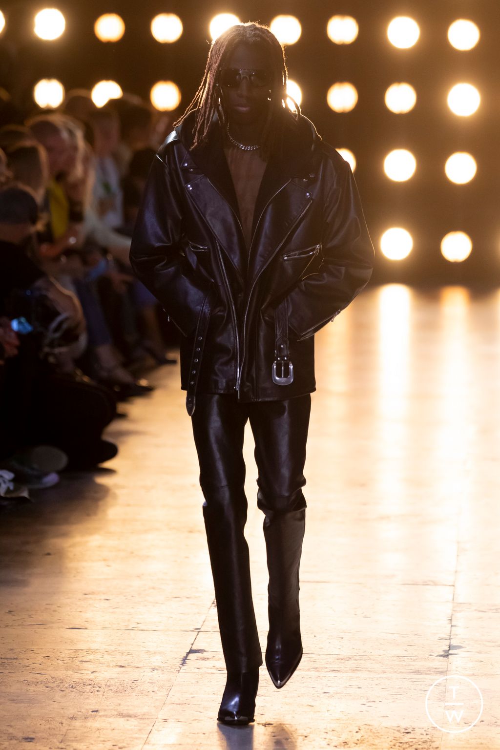 Fashion Week Paris Spring/Summer 2023 look 16 from the Celine collection 男装