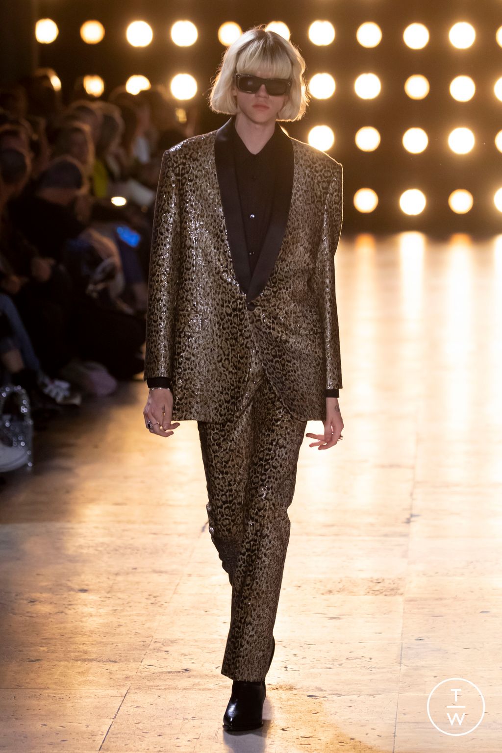 Fashion Week Paris Spring/Summer 2023 look 32 from the Celine collection 男装