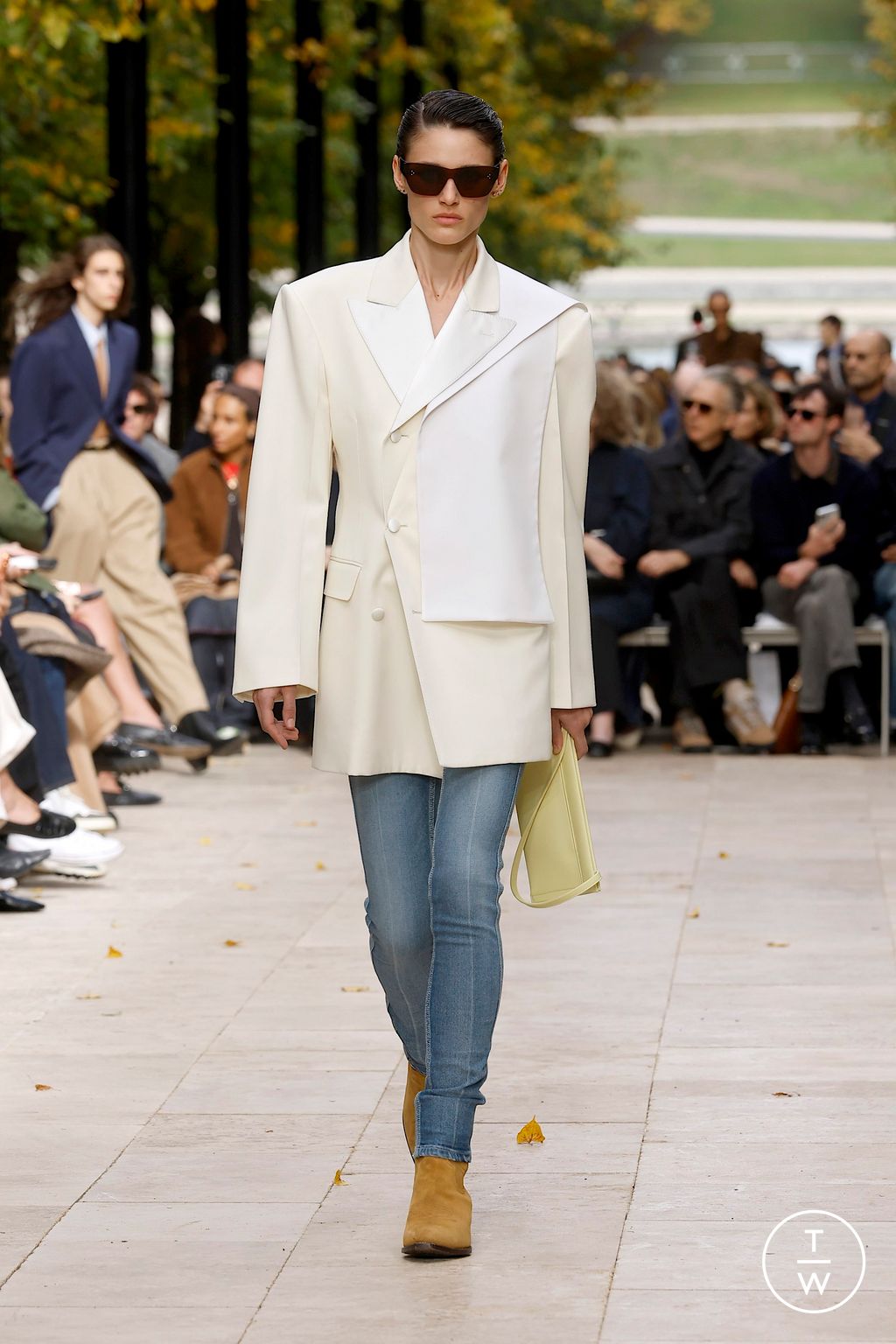 Fashion Week Paris Spring/Summer 2026 look 17 from the Celine collection womenswear