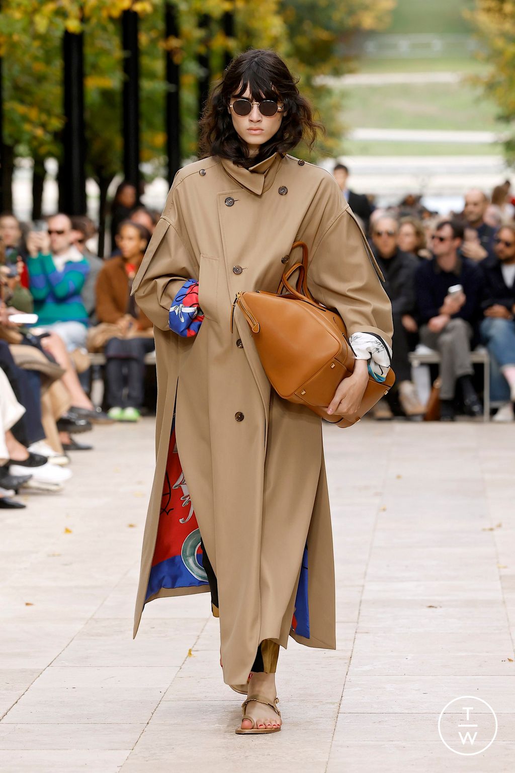 Fashion Week Paris Spring/Summer 2026 look 19 from the Celine collection womenswear