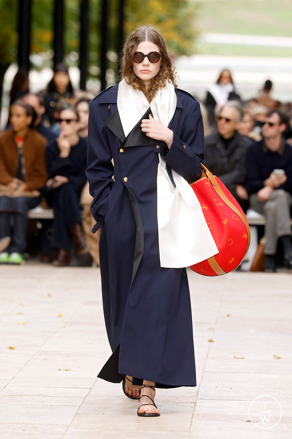 Fashion Week Paris Spring/Summer 2026 look 31 from the Celine collection womenswear