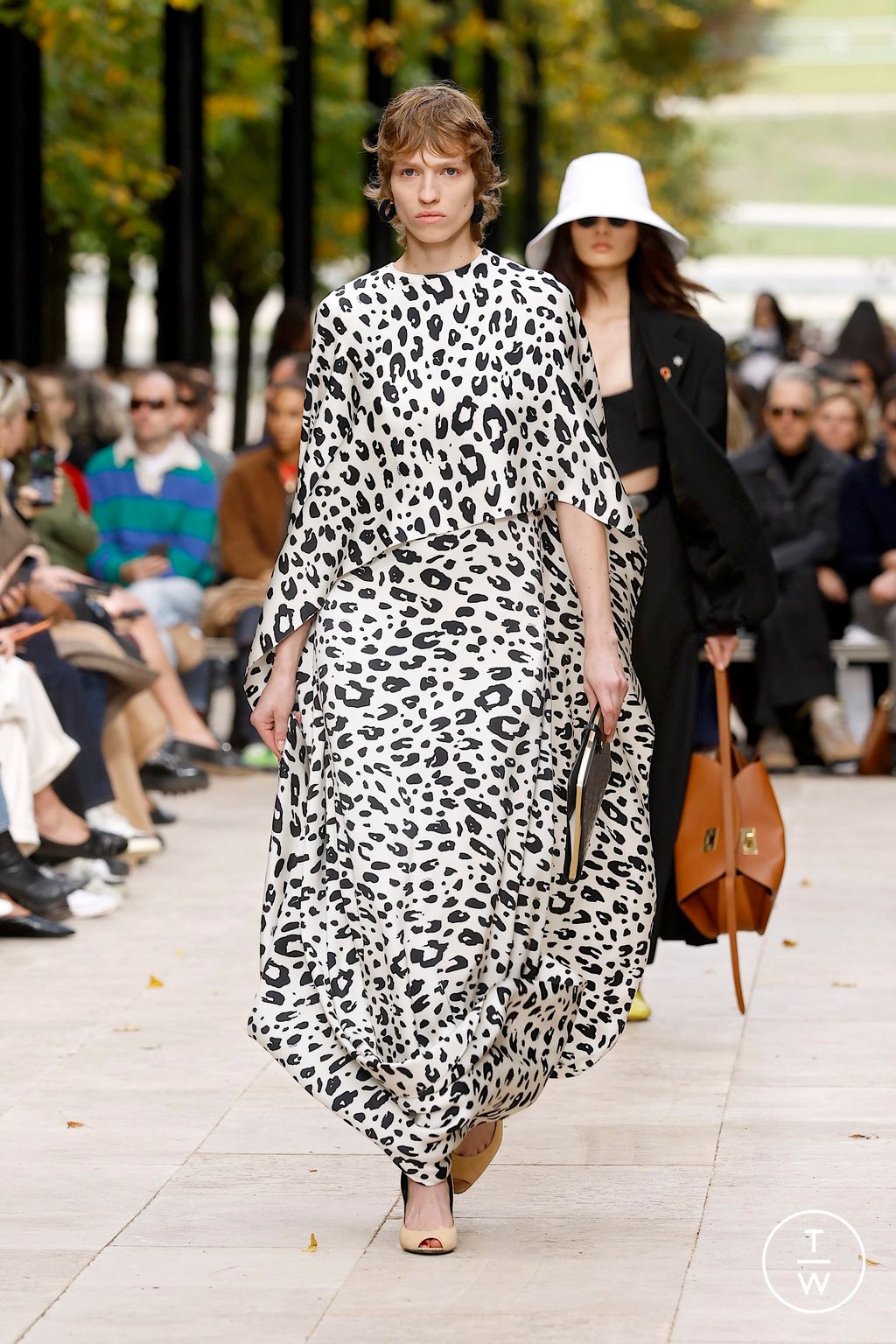 Fashion Week Paris Spring/Summer 2026 look 37 from the Celine collection womenswear