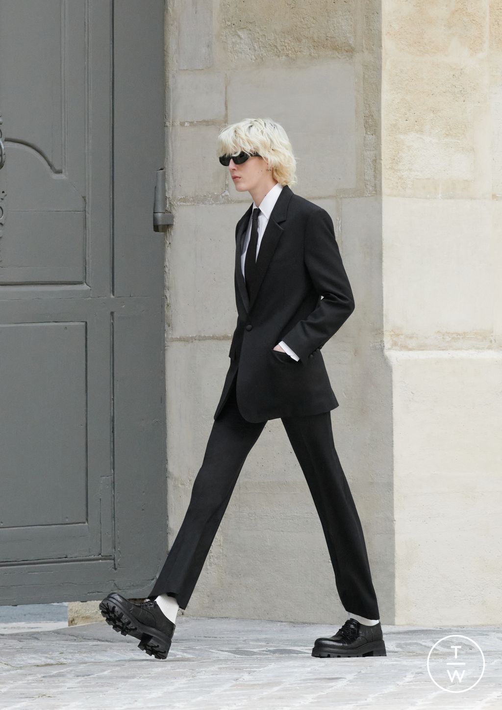 Fashion Week Paris Spring/Summer 2024 look 51 from the Celine collection 女装