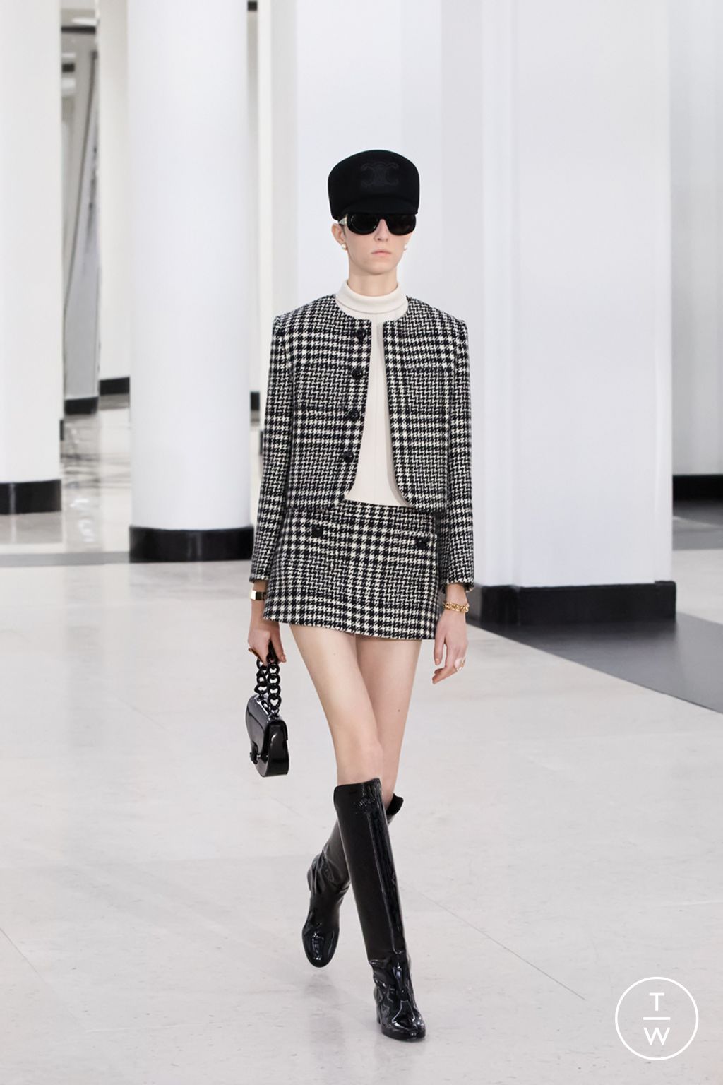 Fashion Week Paris Fall/Winter 2024 look 2 from the Celine collection 女装