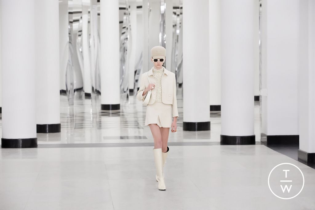 Fashion Week Paris Fall/Winter 2024 look 4 from the Celine collection womenswear