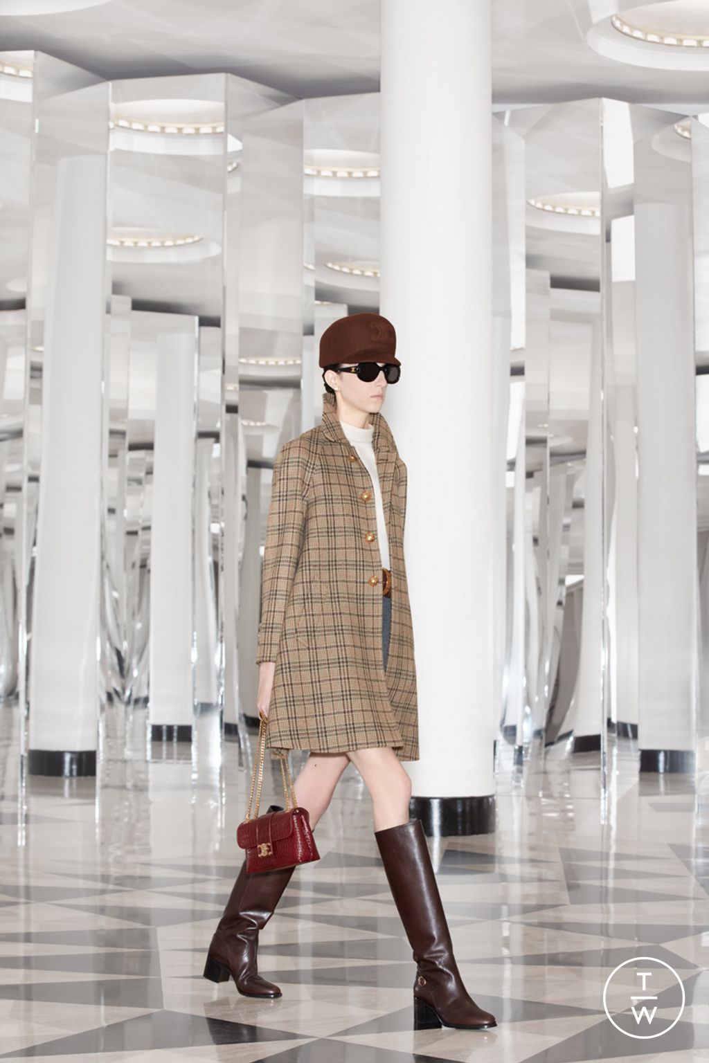 Fashion Week Paris Fall/Winter 2024 look 13 from the Celine collection 女装