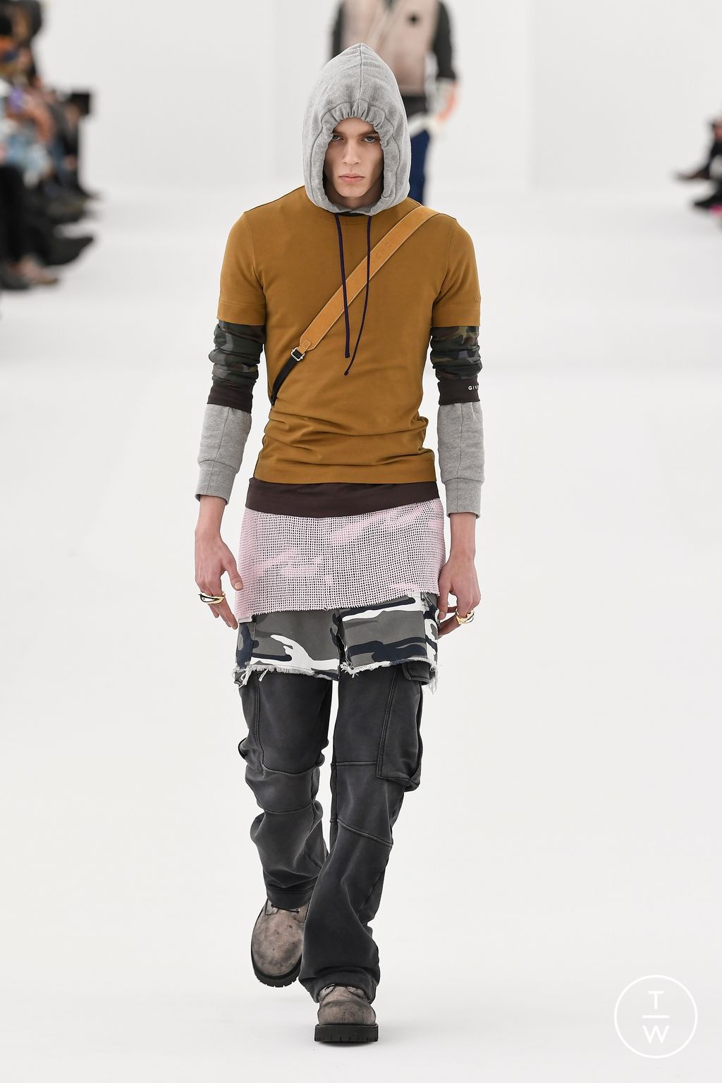Fashion Week Paris Fall/Winter 2023 look 17 de la collection Givenchy menswear
