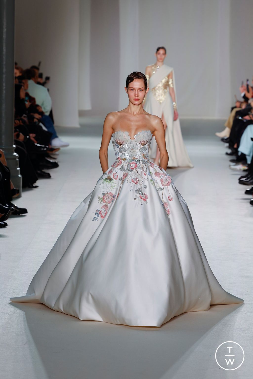 Fashion Week Paris Spring/Summer 2023 look 40 from the Elie Saab collection couture