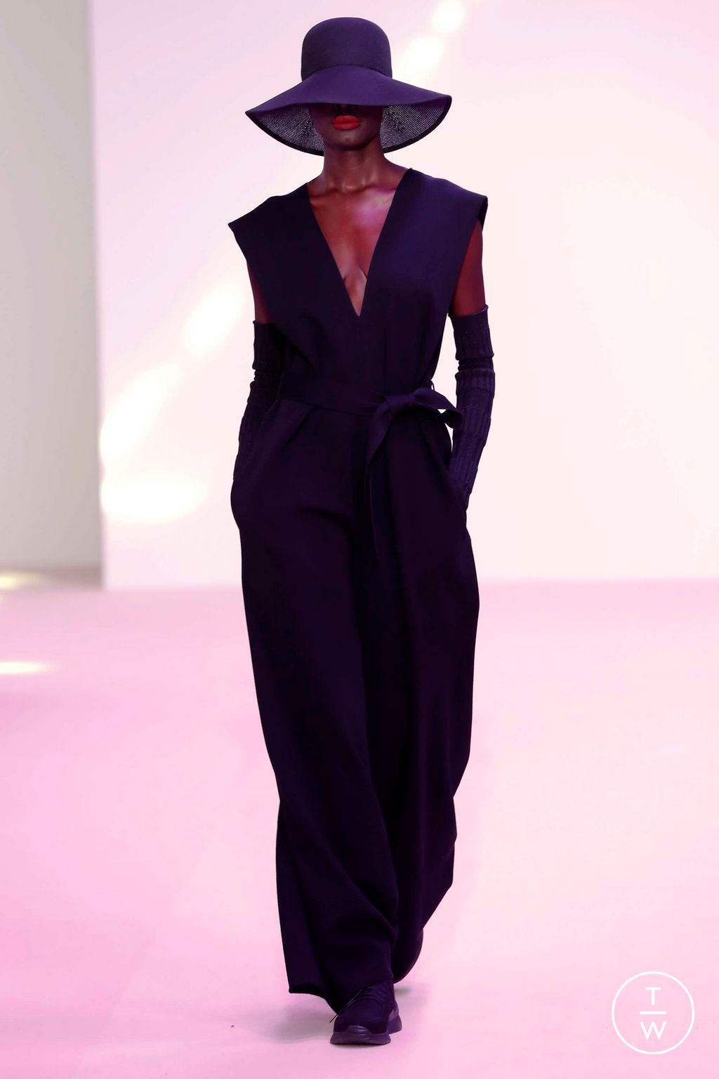 Fashion Week Paris Fall/Winter 2023 look 13 from the CFCL collection 女装