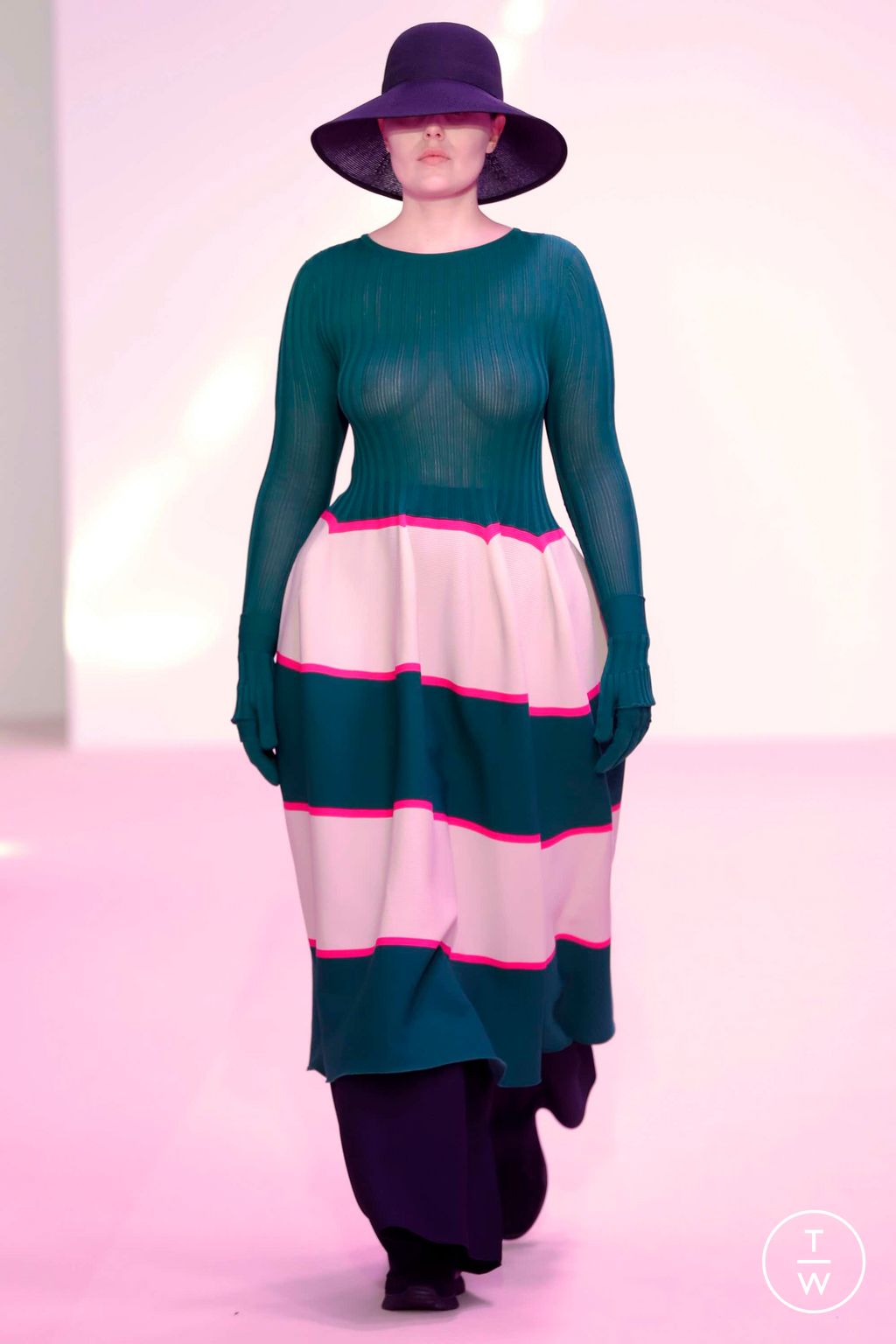 Fashion Week Paris Fall/Winter 2023 look 16 de la collection CFCL womenswear