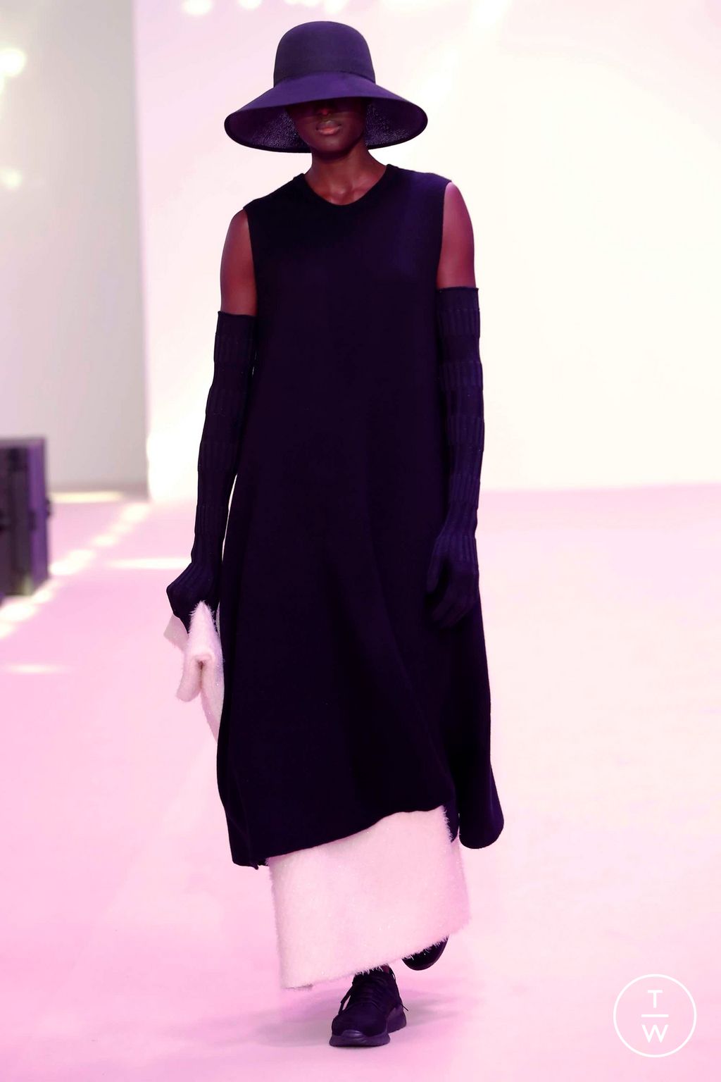 Fashion Week Paris Fall/Winter 2023 look 34 from the CFCL collection womenswear