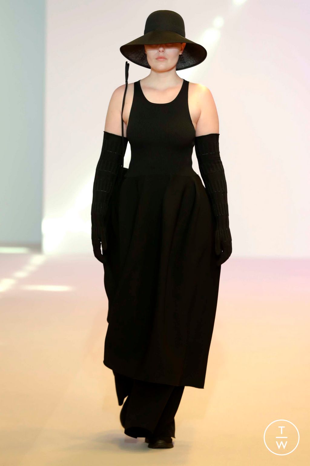 Fashion Week Paris Fall/Winter 2023 look 36 from the CFCL collection 女装