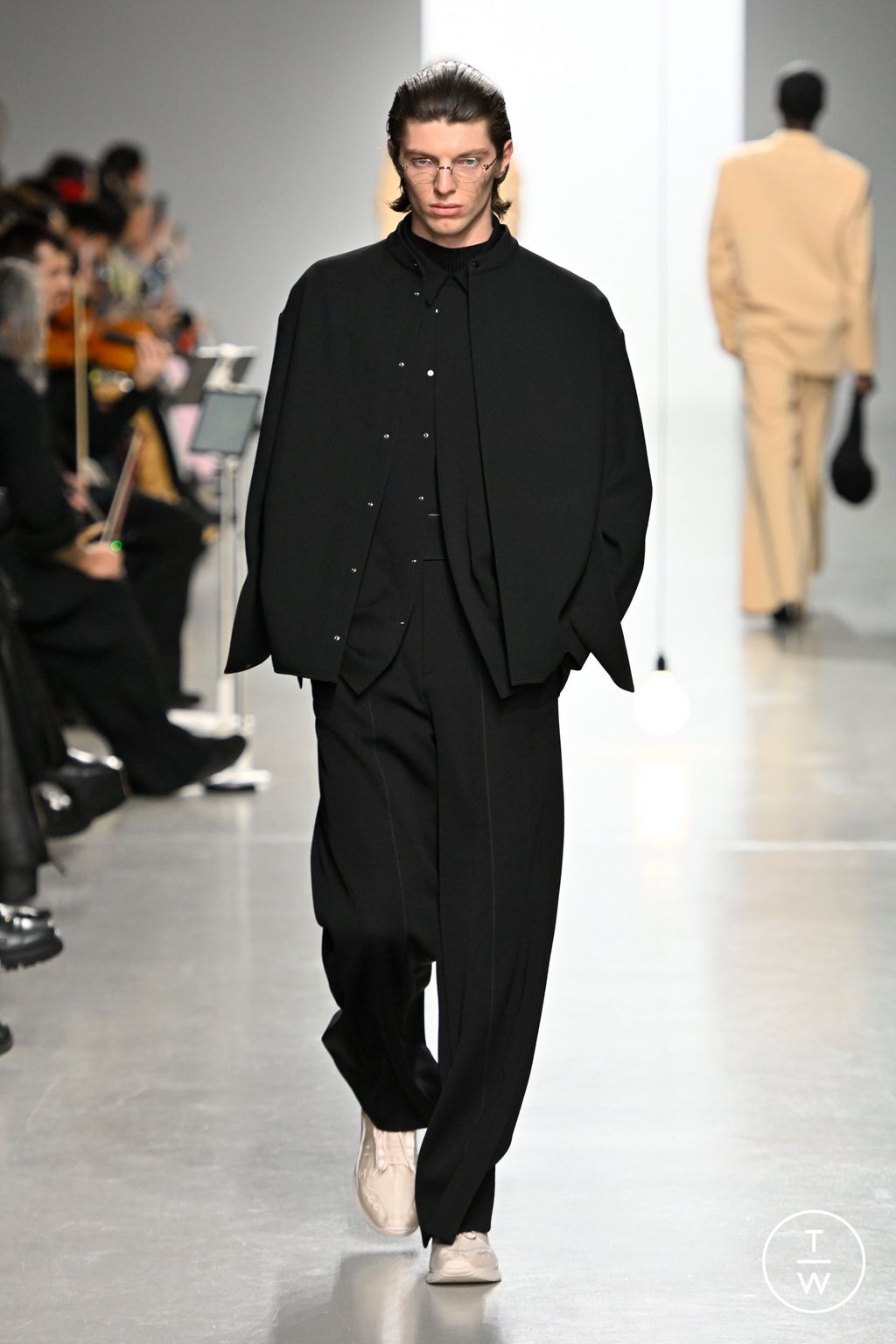 Fashion Week Paris Fall/Winter 2024 look 3 from the CFCL collection 女装