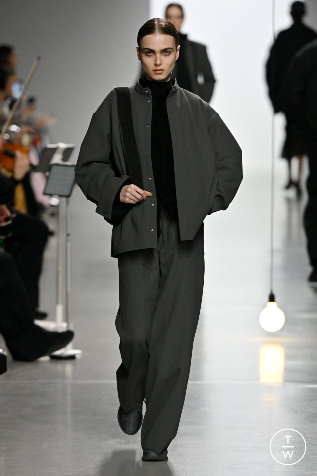 Fashion Week Paris Fall/Winter 2024 look 10 de la collection CFCL womenswear