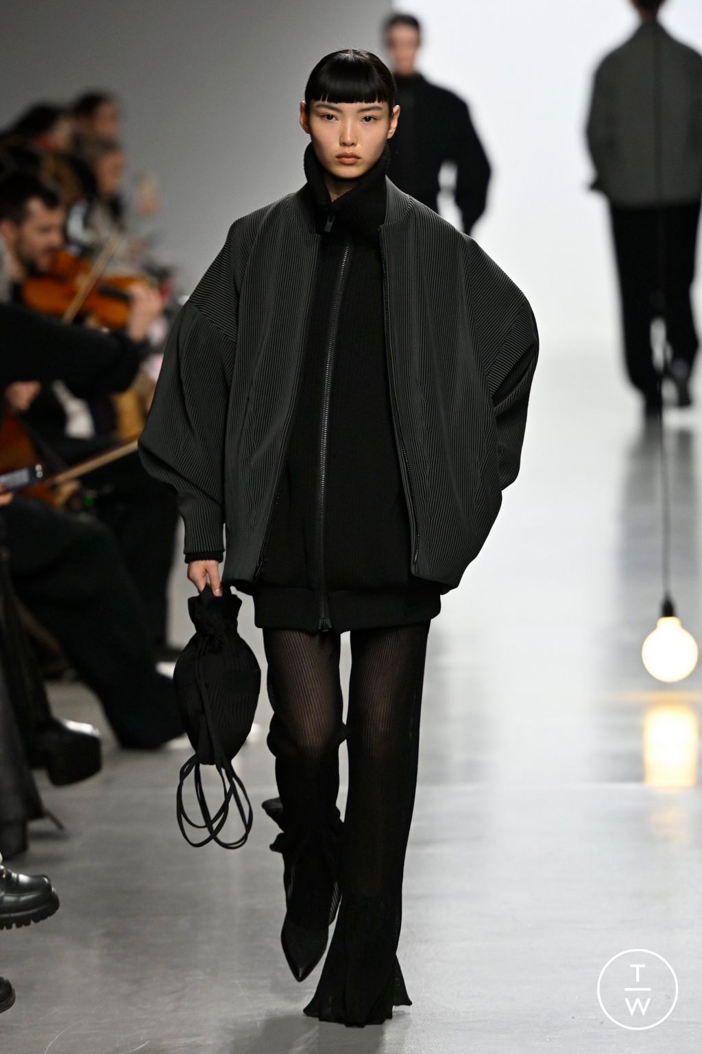 Fashion Week Paris Fall/Winter 2024 look 14 de la collection CFCL womenswear