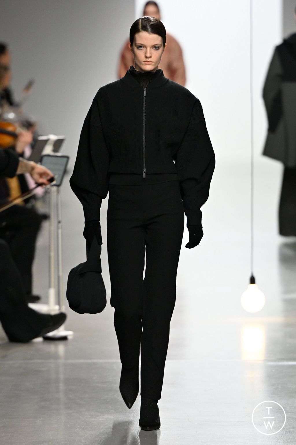 Fashion Week Paris Fall/Winter 2024 look 15 de la collection CFCL womenswear
