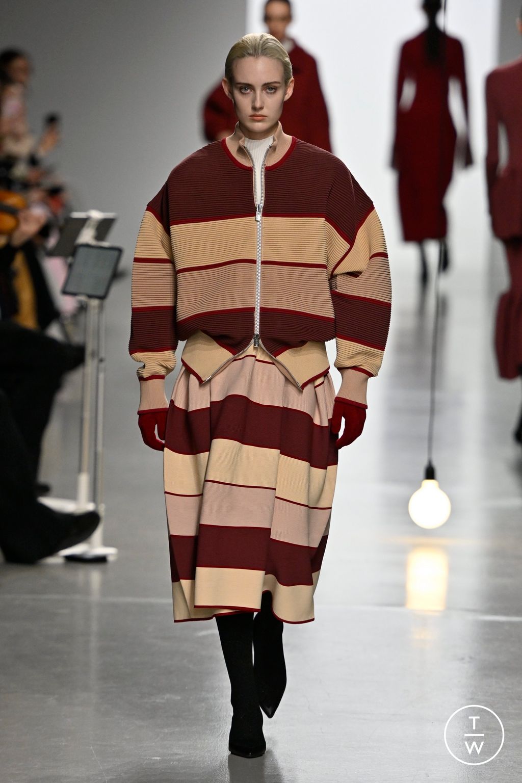 Fashion Week Paris Fall/Winter 2024 look 24 from the CFCL collection 女装