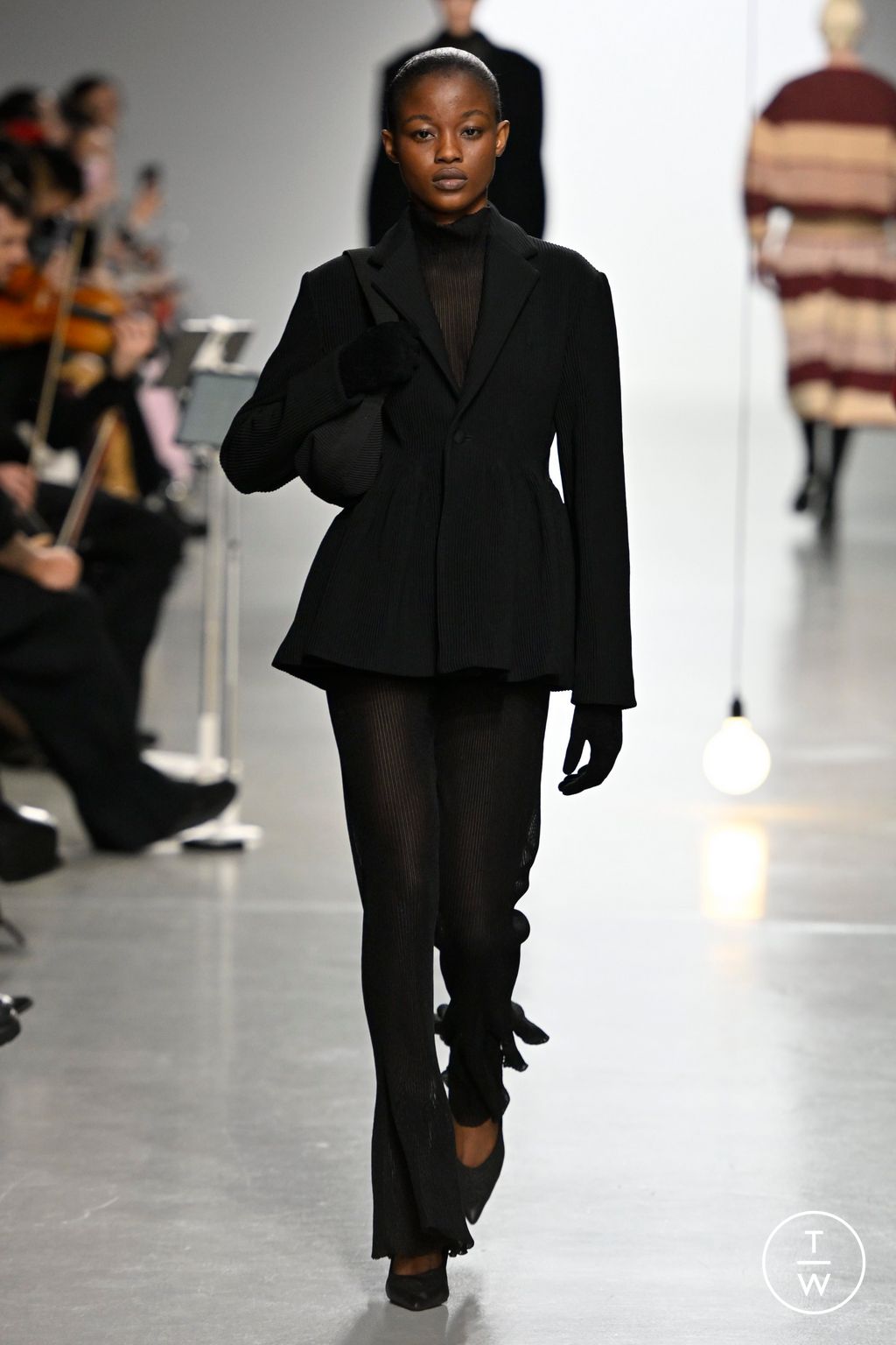 Fashion Week Paris Fall/Winter 2024 look 26 de la collection CFCL womenswear