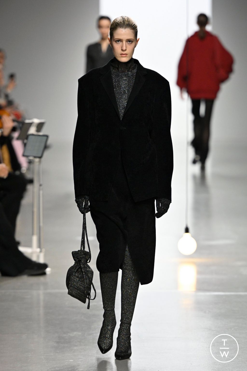 Fashion Week Paris Fall/Winter 2024 look 27 from the CFCL collection 女装