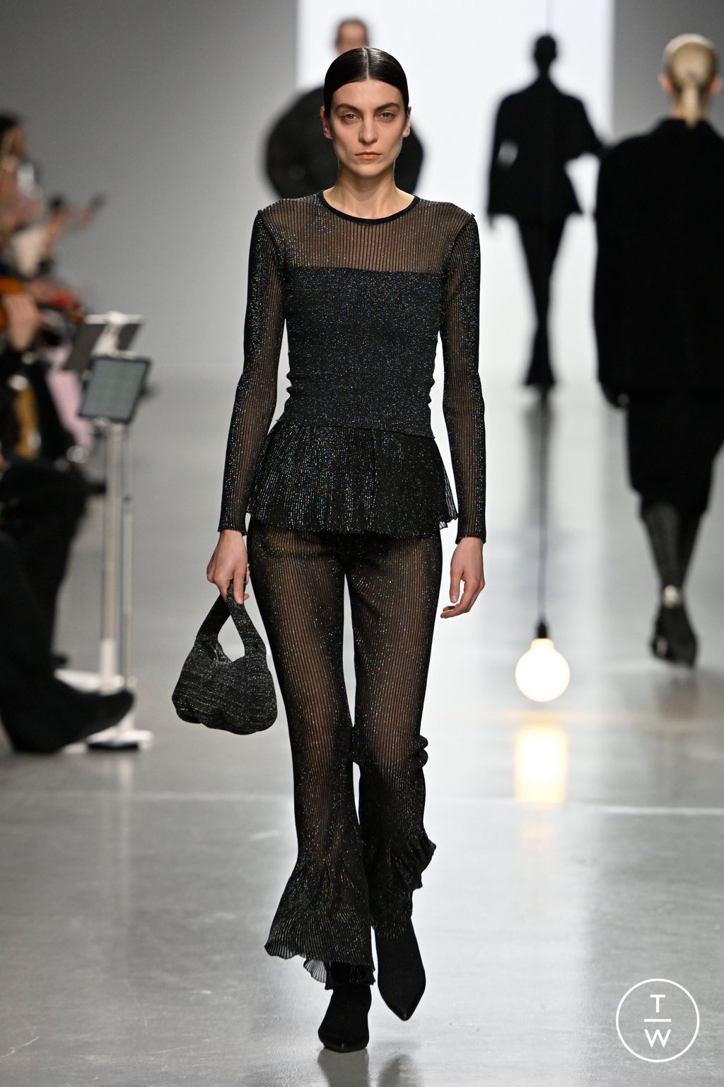 Fashion Week Paris Fall/Winter 2024 look 29 from the CFCL collection womenswear