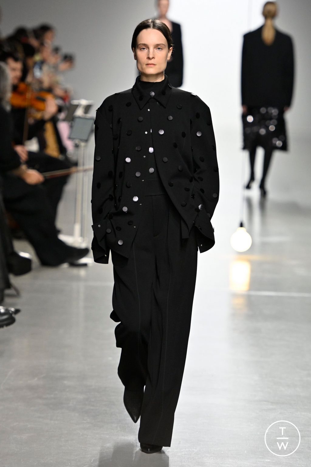 Fashion Week Paris Fall/Winter 2024 look 33 from the CFCL collection 女装