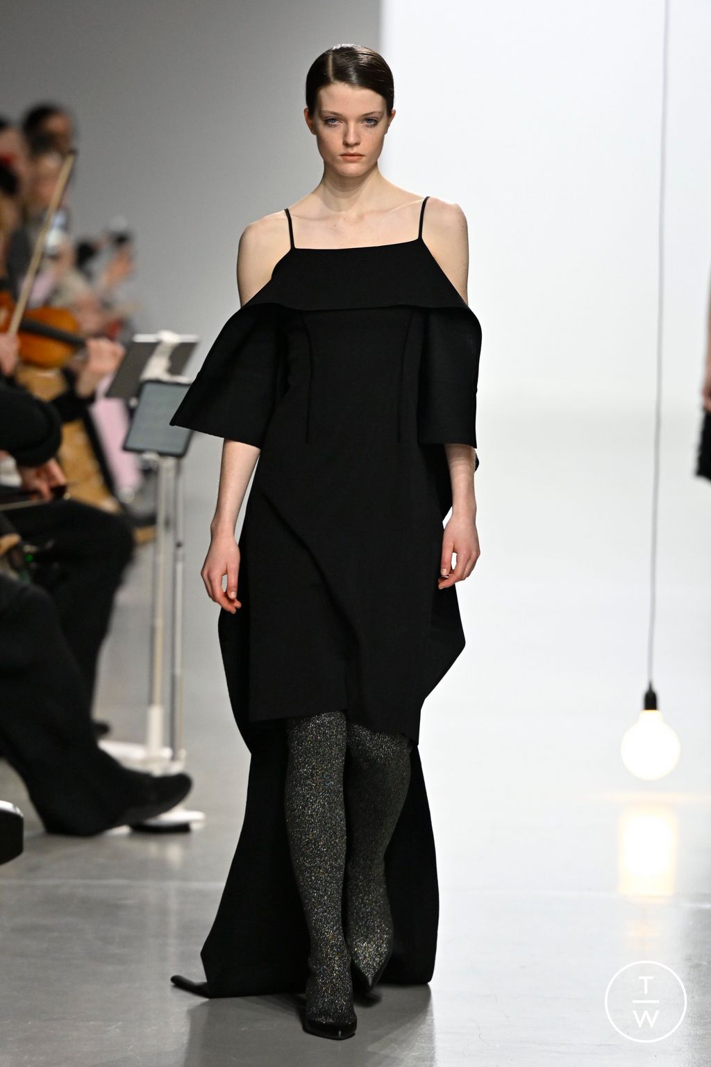 Fashion Week Paris Fall/Winter 2024 look 39 de la collection CFCL womenswear