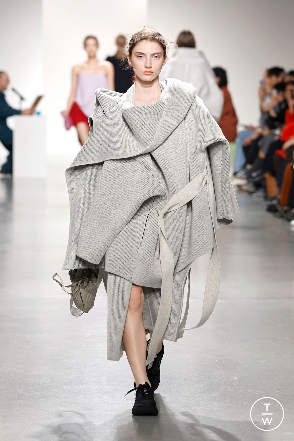 Fashion Week Paris Fall/Winter 2026 look 19 from the CFCL collection 女装
