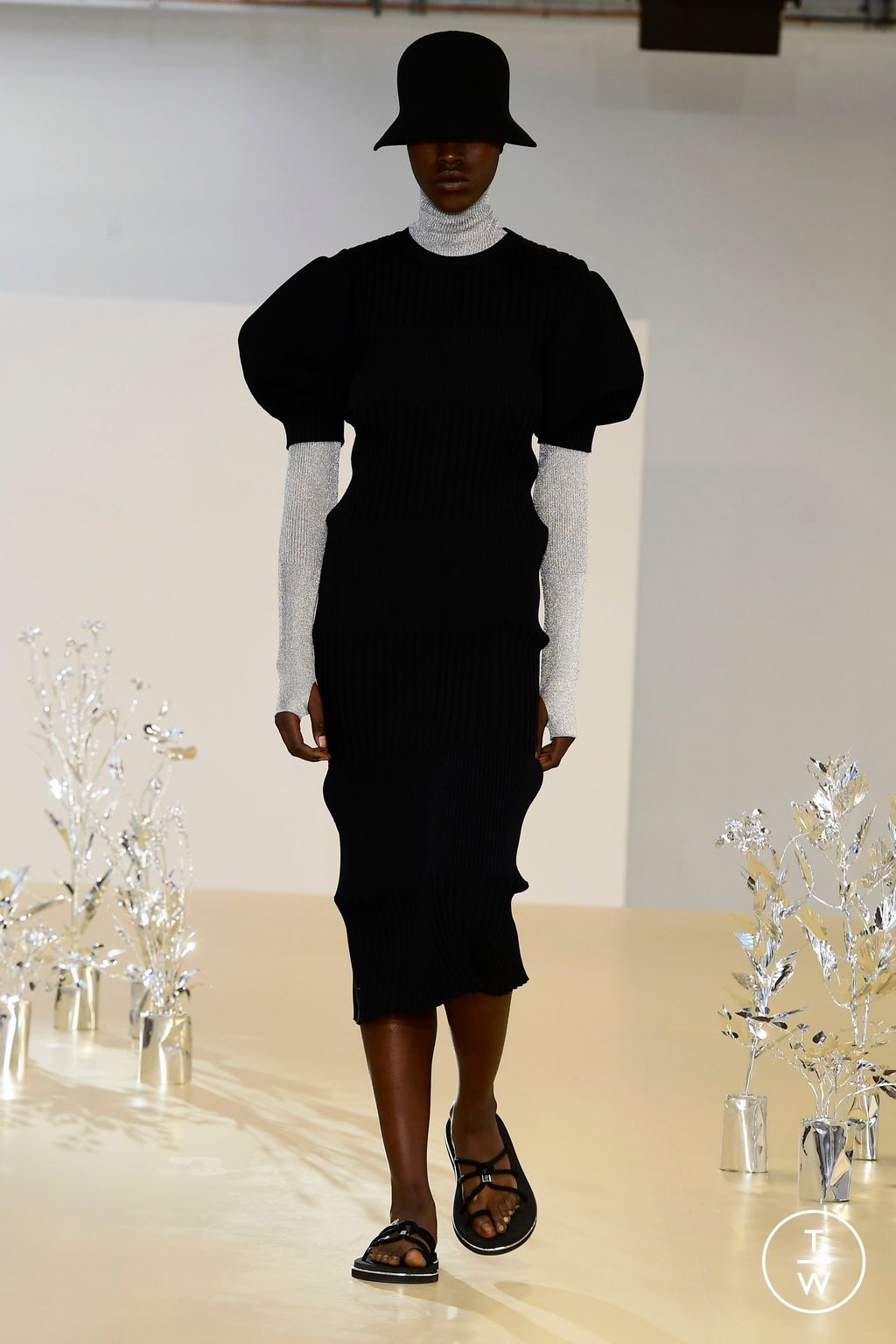 Fashion Week Paris Spring/Summer 2024 look 5 from the CFCL collection 女装