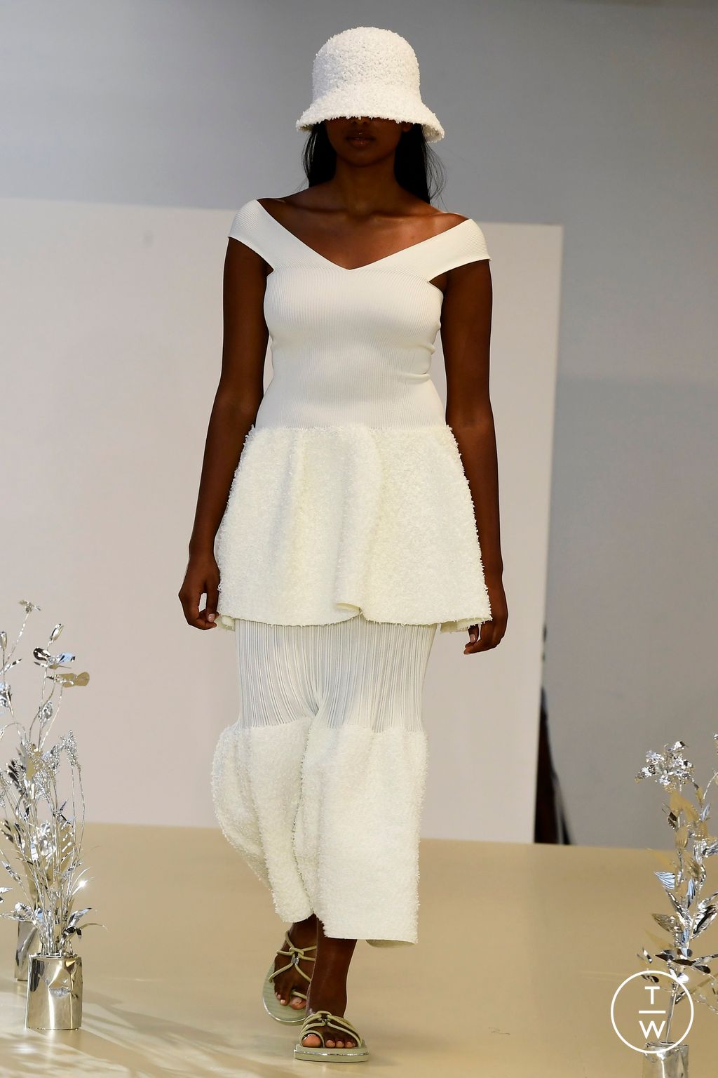 Fashion Week Paris Spring/Summer 2024 look 15 from the CFCL collection womenswear