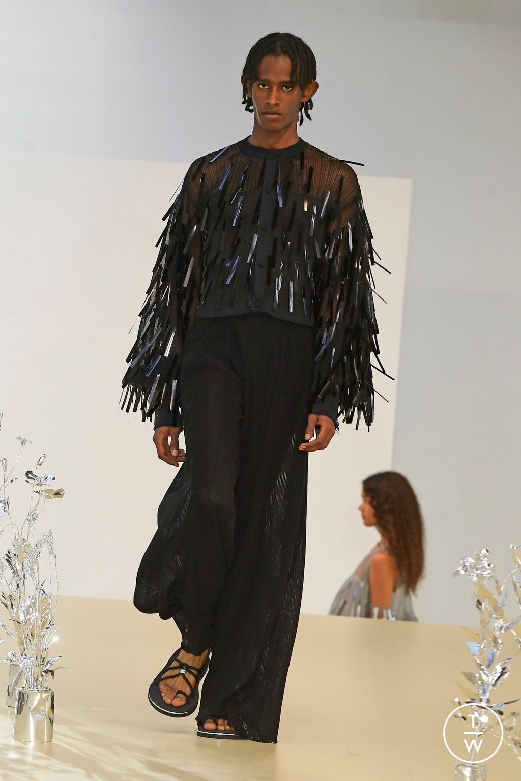 Fashion Week Paris Spring/Summer 2024 look 37 from the CFCL collection 女装