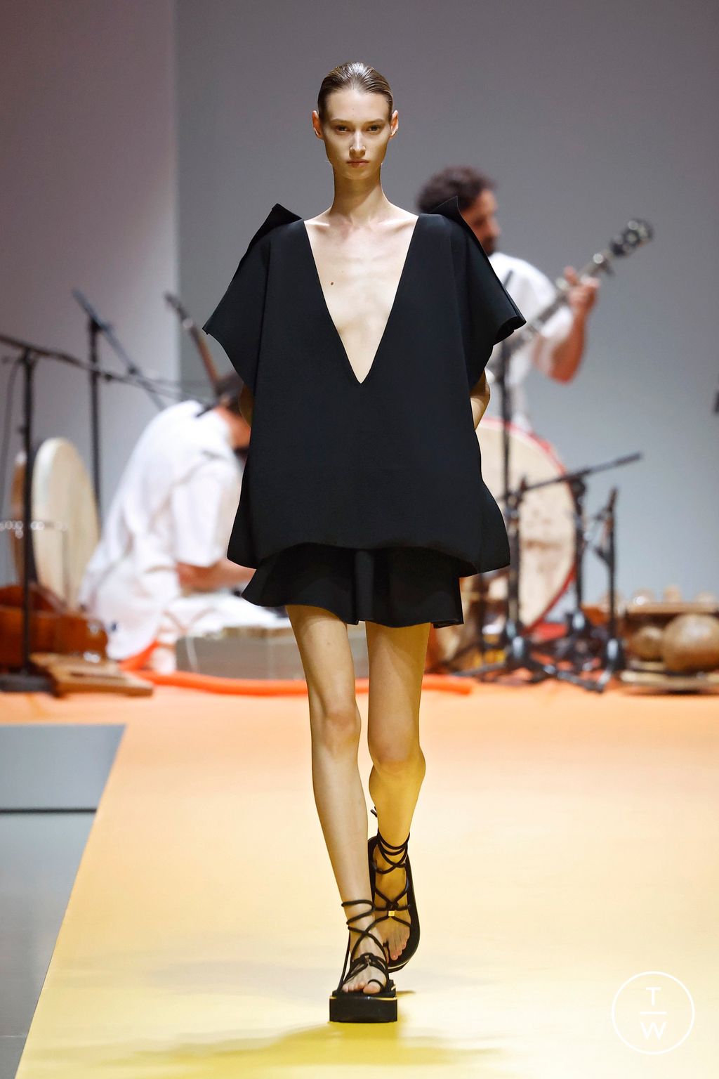 Fashion Week Paris Spring/Summer 2025 look 1 from the CFCL collection womenswear