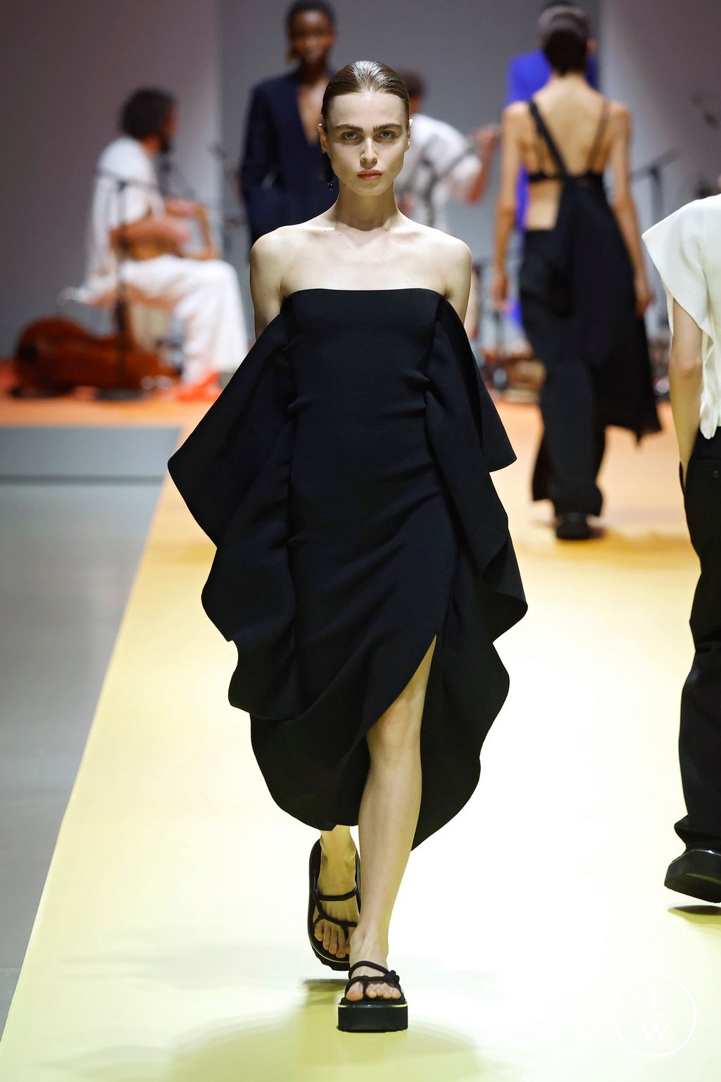 Fashion Week Paris Spring/Summer 2025 look 9 from the CFCL collection womenswear