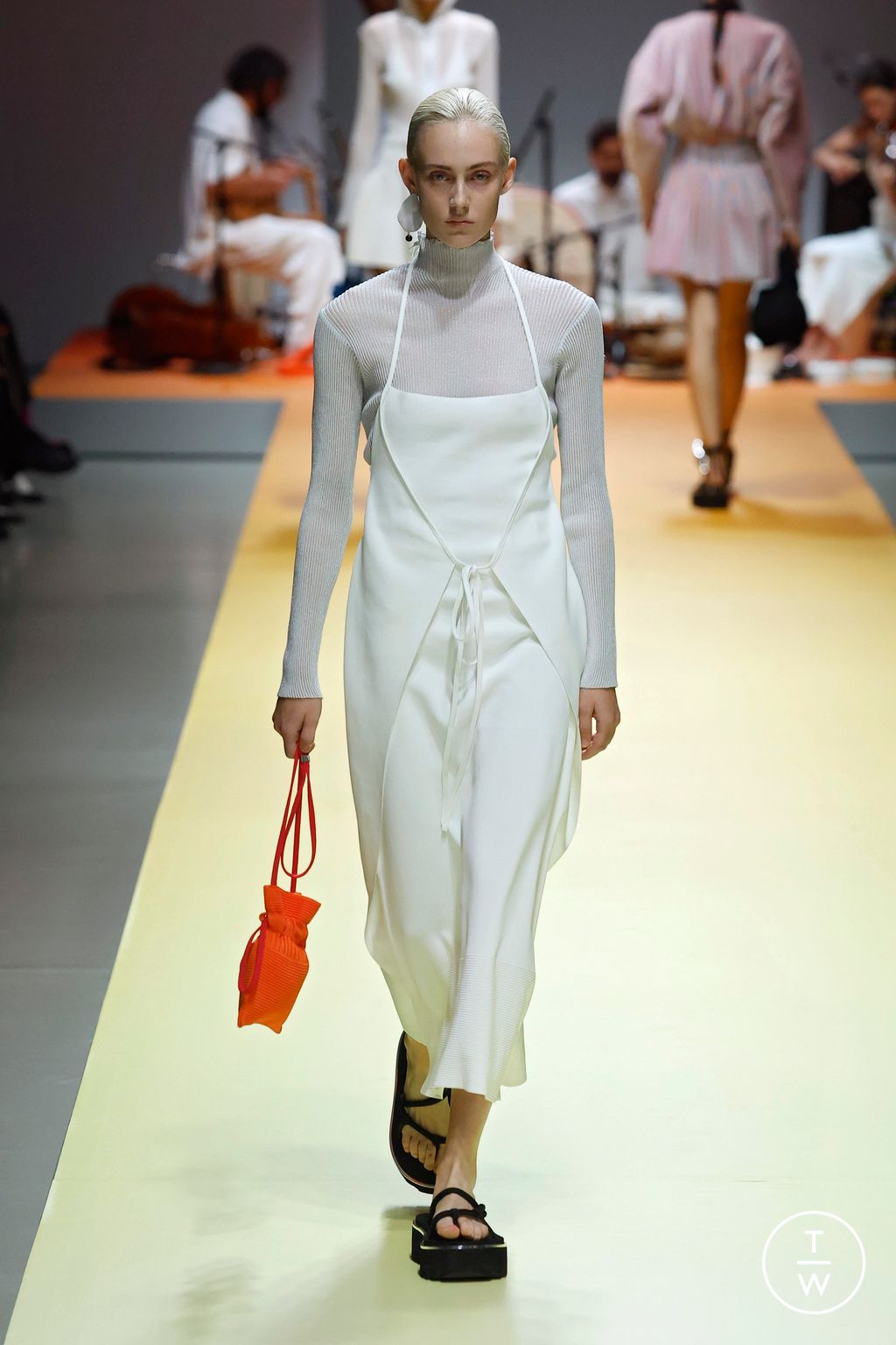 Fashion Week Paris Spring/Summer 2025 look 16 from the CFCL collection womenswear