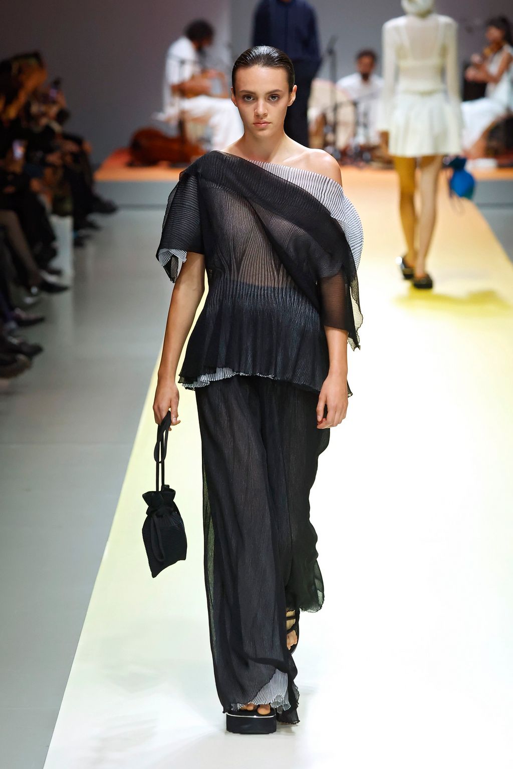 Fashion Week Paris Spring/Summer 2025 look 19 from the CFCL collection womenswear