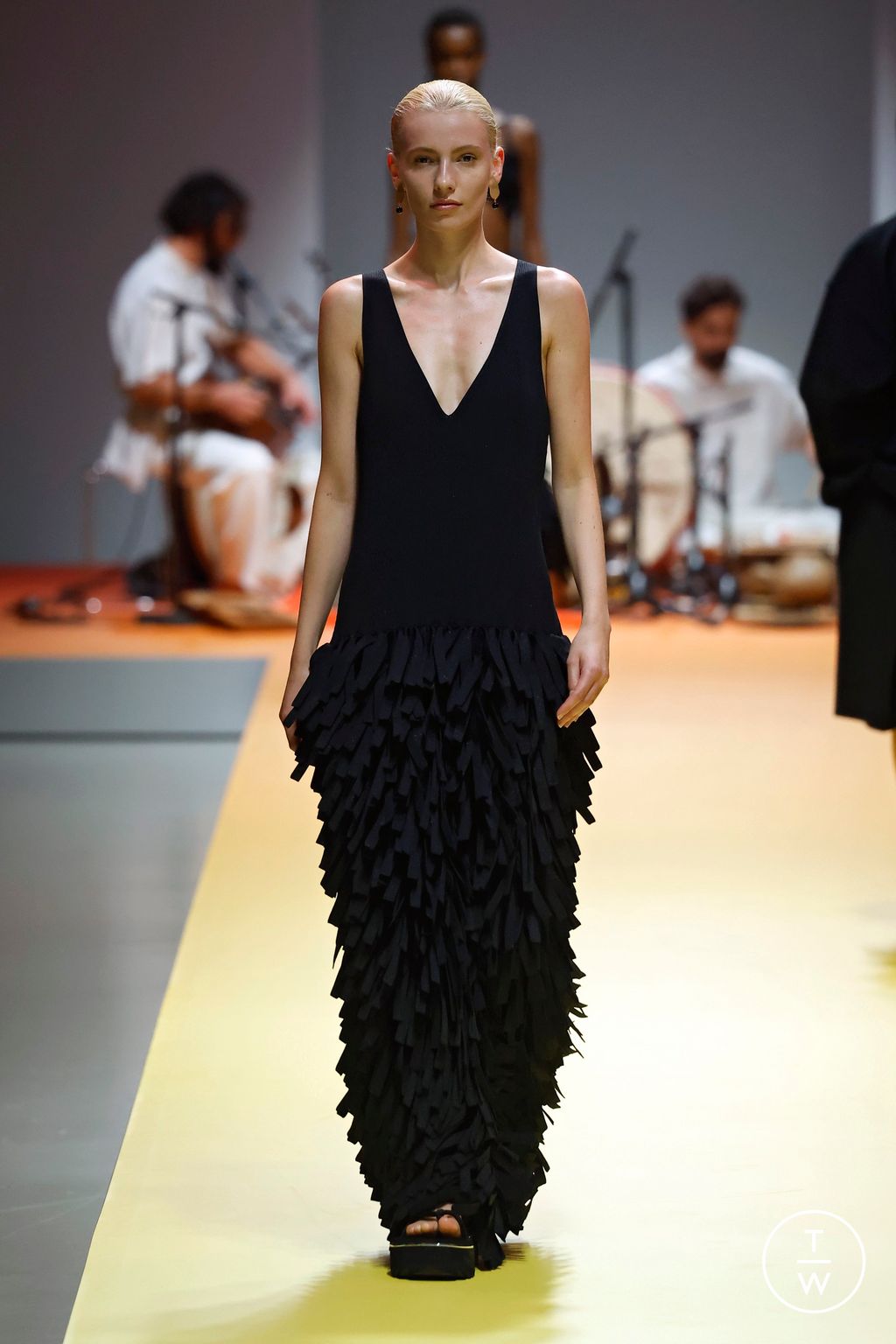 Fashion Week Paris Spring/Summer 2025 look 37 from the CFCL collection womenswear