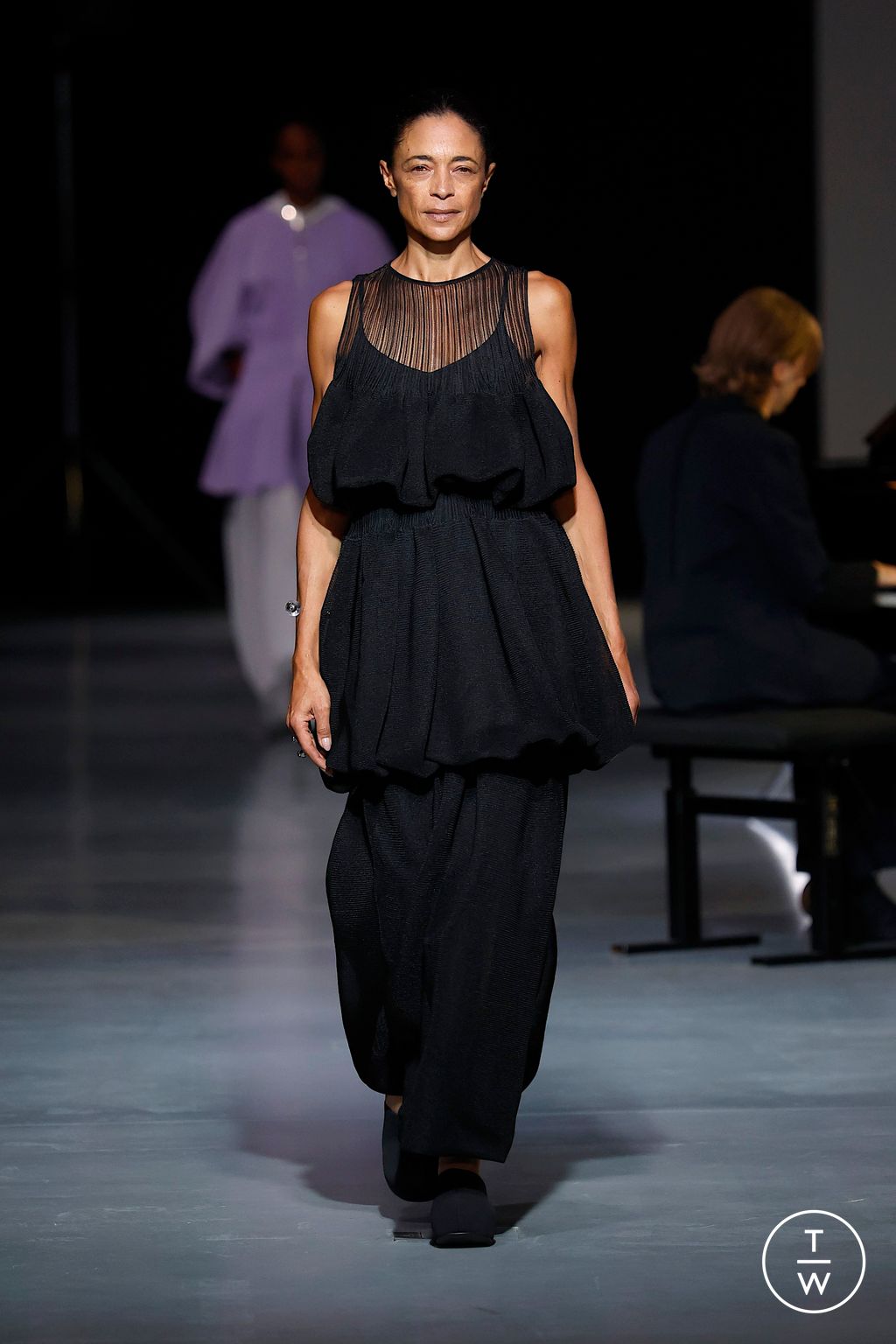 Fashion Week Paris Spring/Summer 2026 look 16 from the CFCL collection 女装